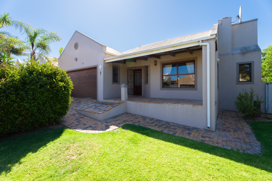 3 Bedroom Property for Sale in Uitzicht Western Cape